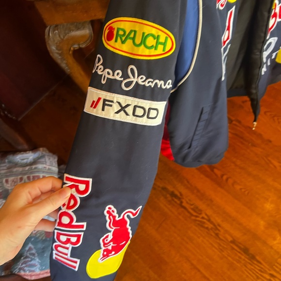 Red Bull Racing Jacket - Picture 4 of 9